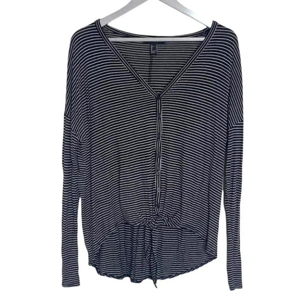 Forever 21 Striped Button Front Top Large Black White Tie Hem Long Sleeve V-Neck